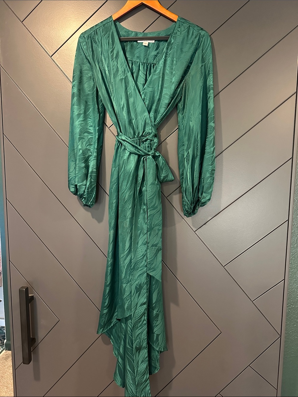 Amour Vert 100% Silk Green Wrap-Style Long Sleeve Maxi Dress